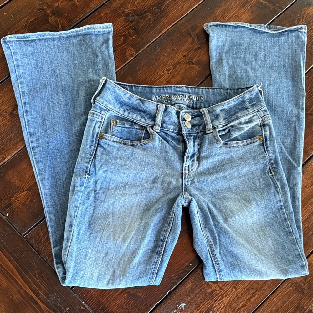 American Eagle Outfitters Women's Light Blue Straight Leg Jeans